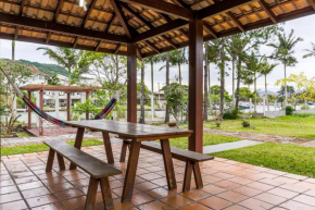 Casa em meio a natureza, em frente ao canal